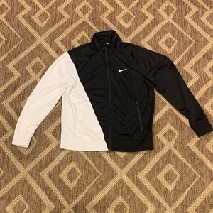 Nike Men's Two-Tone Black and White Windbreaker (371)